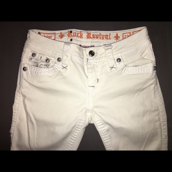 Rock Revival 
Silver accents 
Worn 
Small stains - Picture 5 of 7